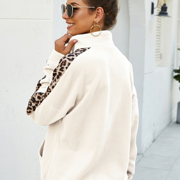 🧊 NWT Leapord Print Half Zip - Picture 3 of 4